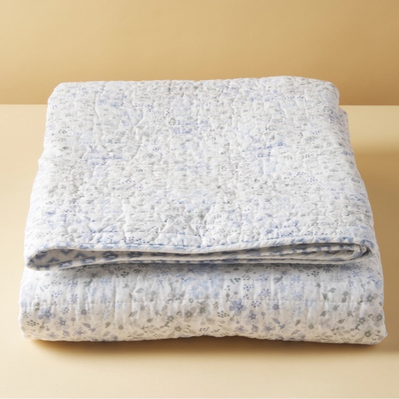 🎉LAST PIECE🎉NICOLE MILLER HOME
Multipiece Floral Print Quilt Set - Picture 2 of 3